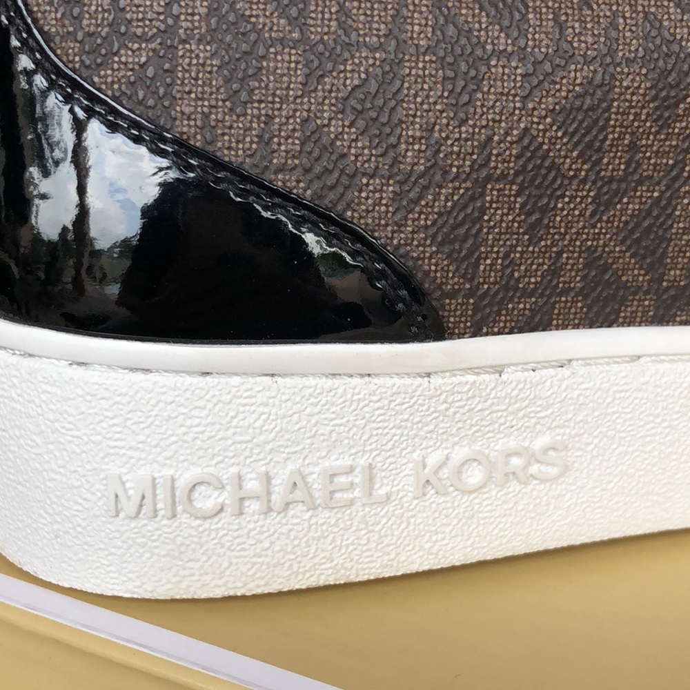 Michael Kors Catelyn Lace Up Sneaker - Picture 13 of 16